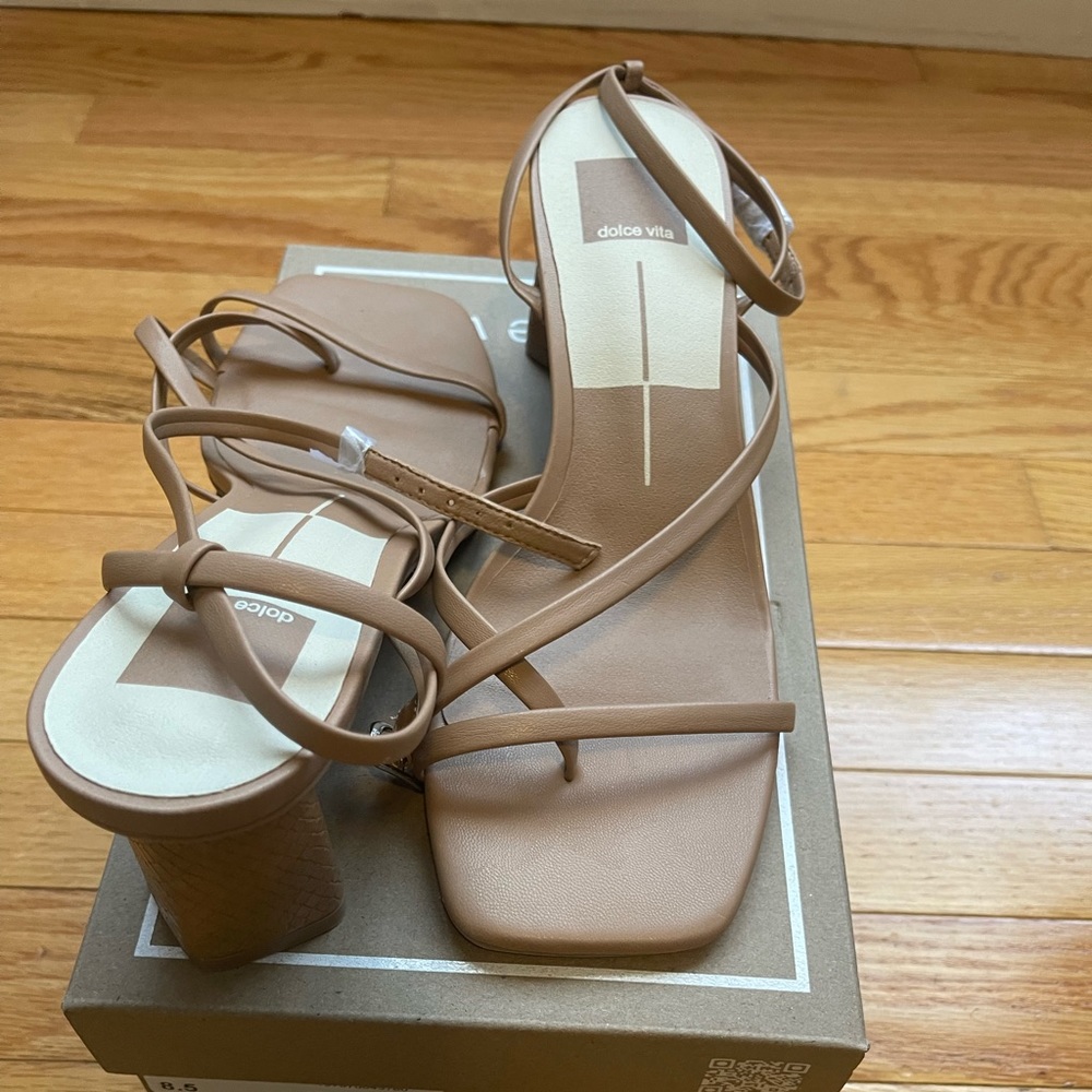 Dolce Vita Zoelle Tan Sandal Size 8.5